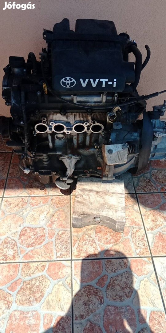Toyota 1.3 vvti bontott motor blokk 