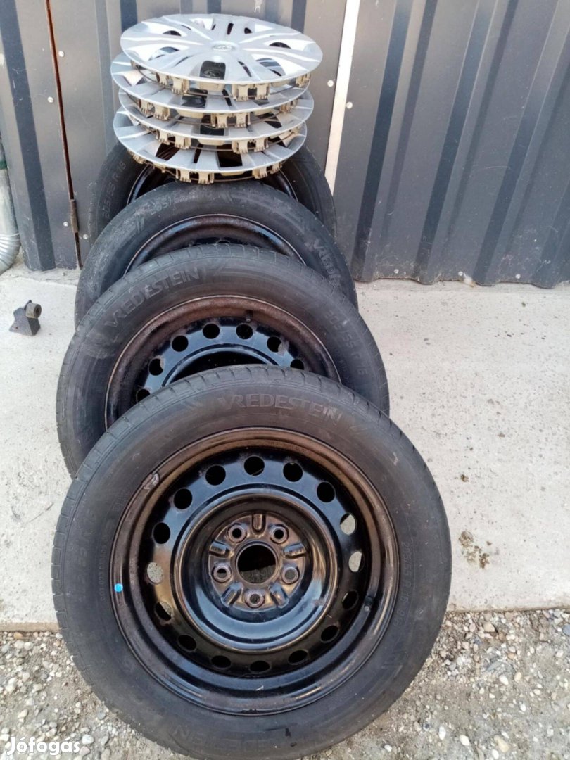Toyota 5x114,3 R16 acélfelni 205/55 R16 nyári gumival