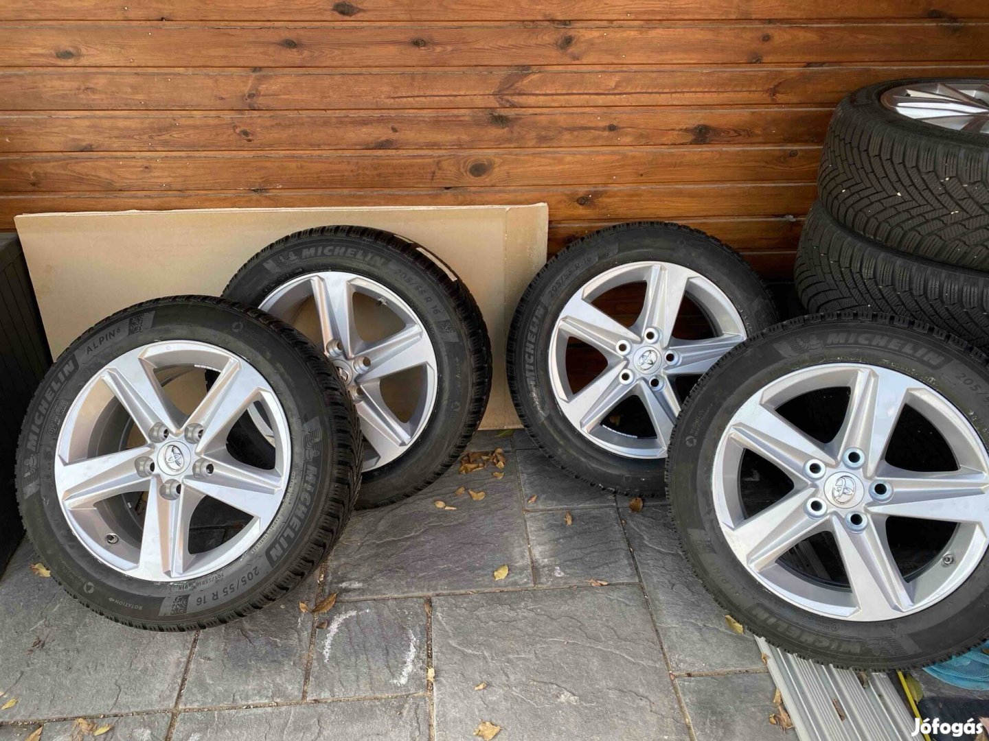 Toyota 5x114.3 lyukosztású 16" alufelni téligumival szerelve