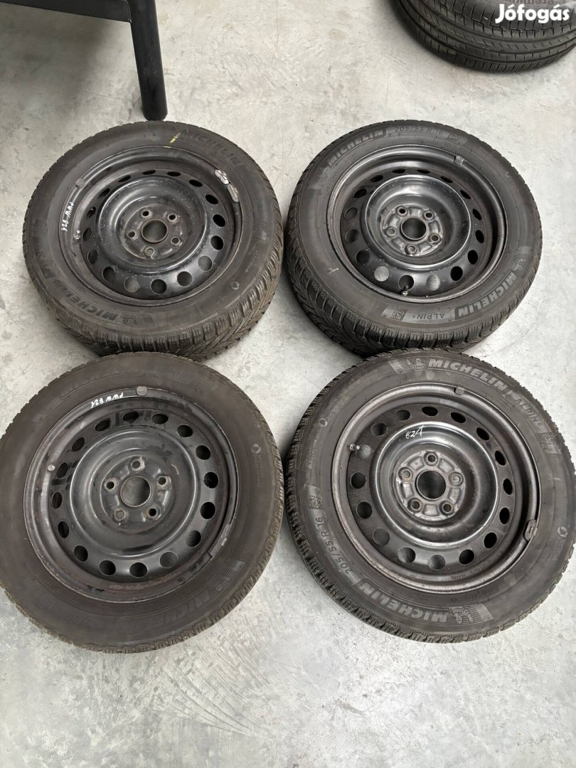 Toyota 6,5x16 et45 5x114,3 lemezfelni teligumival