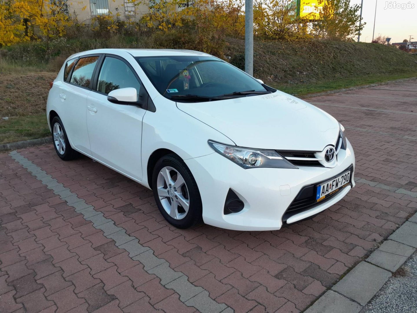 Toyota Auris 1.33 Active Friss vizsga. Szevizkö...