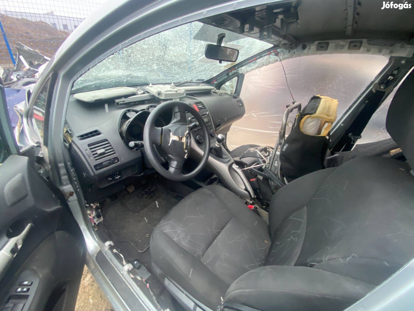 Toyota Auris 1.33 E150 bal első biztonsági öv