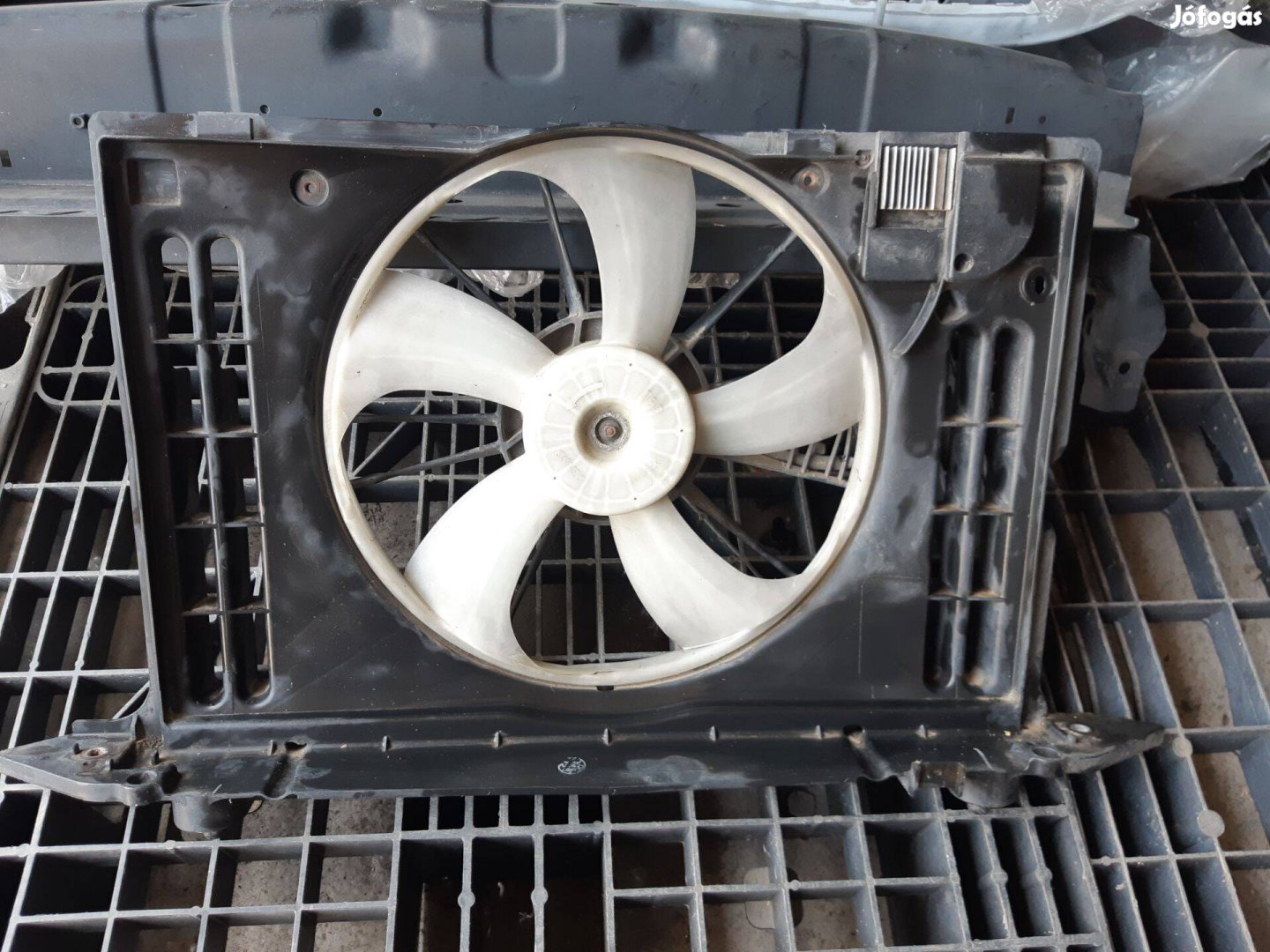 Toyota Auris 1.33 E150 klímahűtő ventilátor csz 422750190A