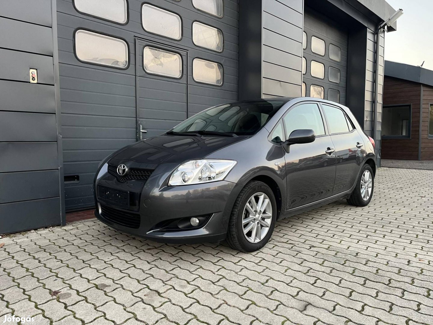 Toyota Auris 1.33 Szervizkönyv / 1.Tulaj / 101e...