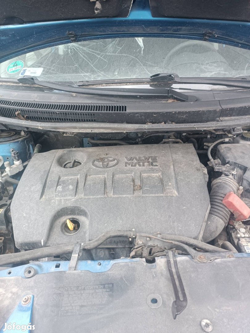 Toyota Auris 1.6 motor eladó 120000km
