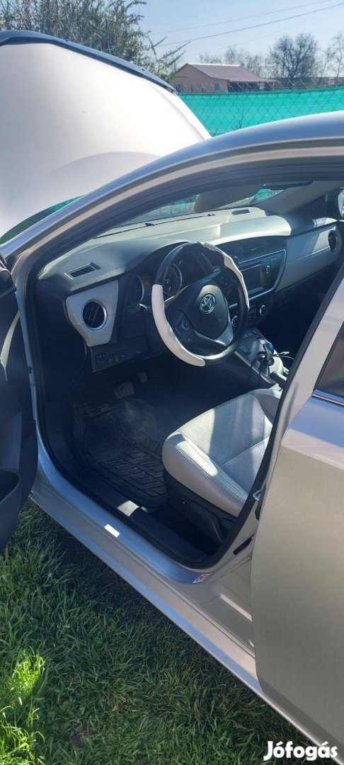 Toyota Auris 1.8 Hybrid