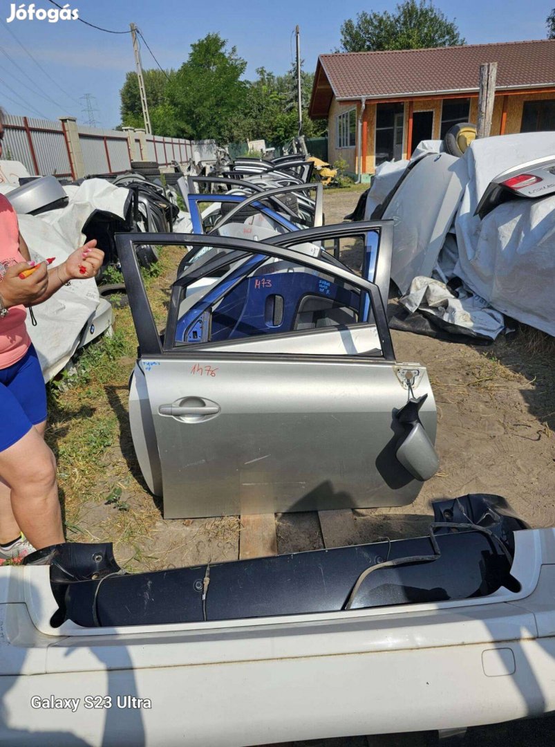 Toyota Auris 2008 jobb első ajtó komplett tükör nélkül (1476)