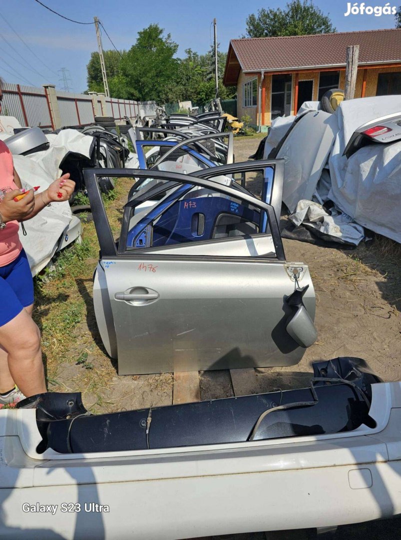 Toyota Auris 2008 jobb első ajtó komplett tükör nélkül (1476)