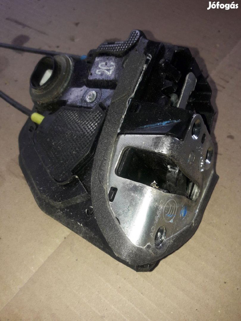 Toyota Auris Bal Hátsó Ajtó Zárszerkezet Központizár Motor