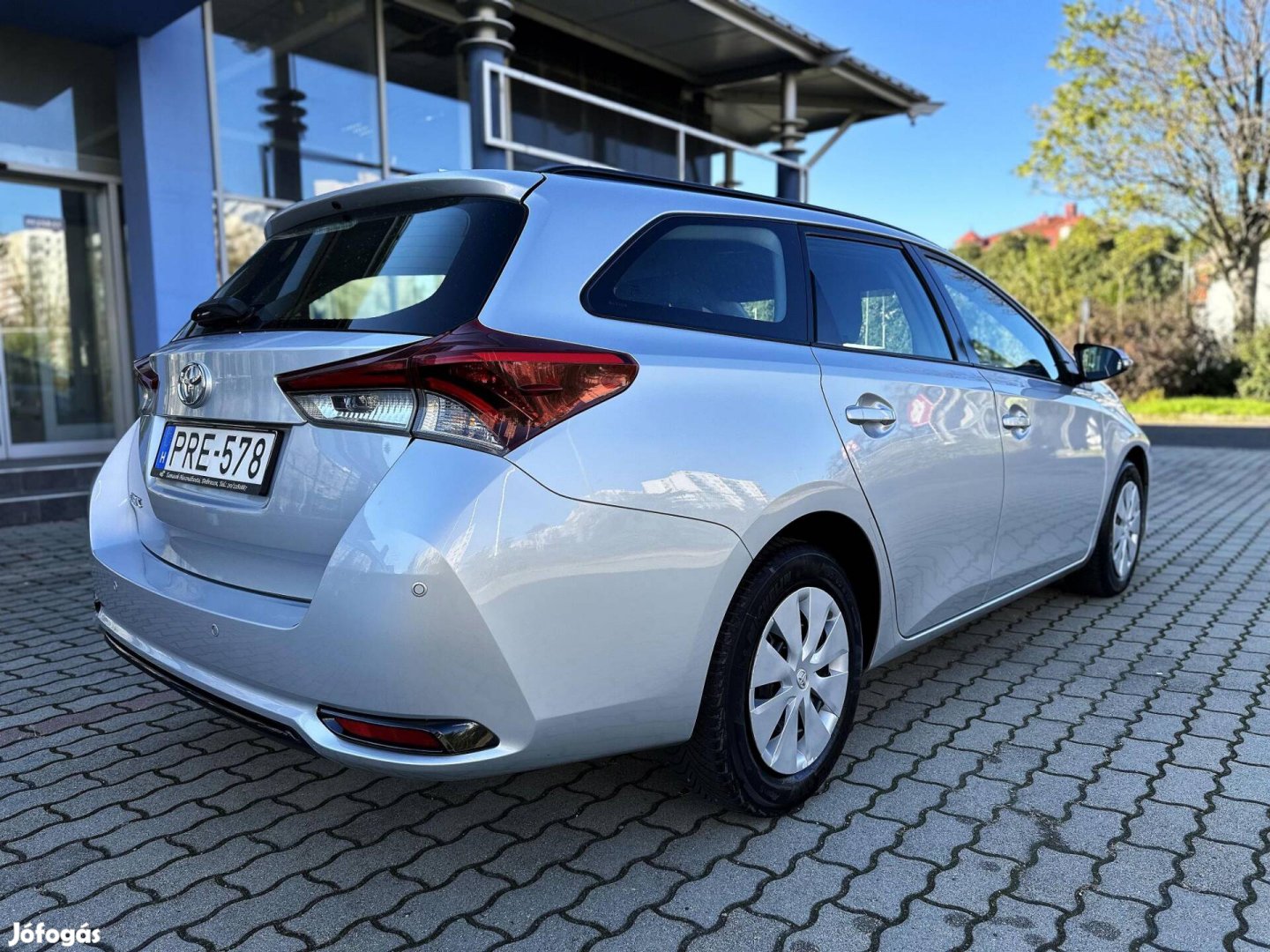 Toyota Auris Touring Sports 1.33 Live Nem egy é...