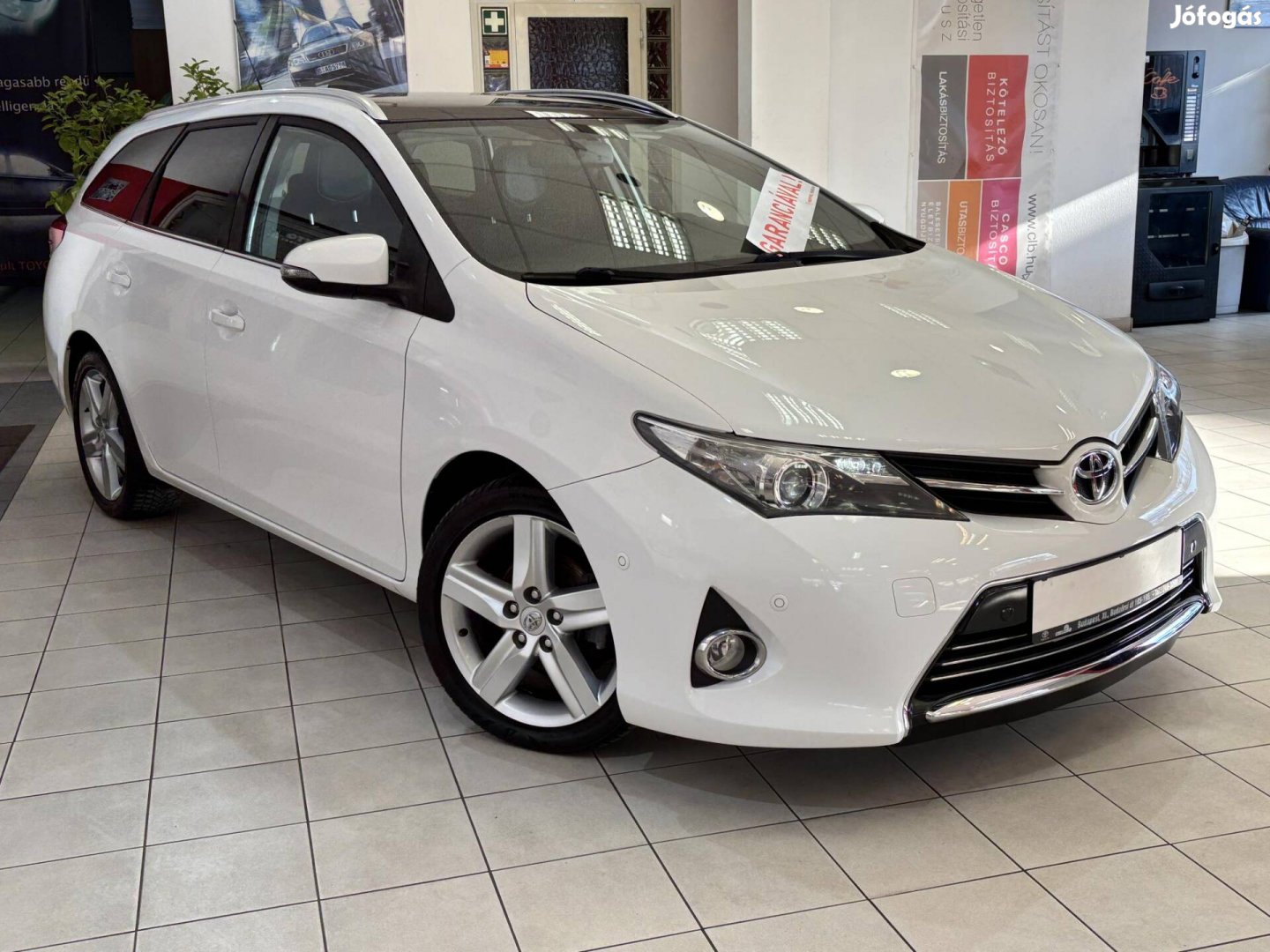 Toyota Auris Touring Sports 1.6 Executive Skyvi...