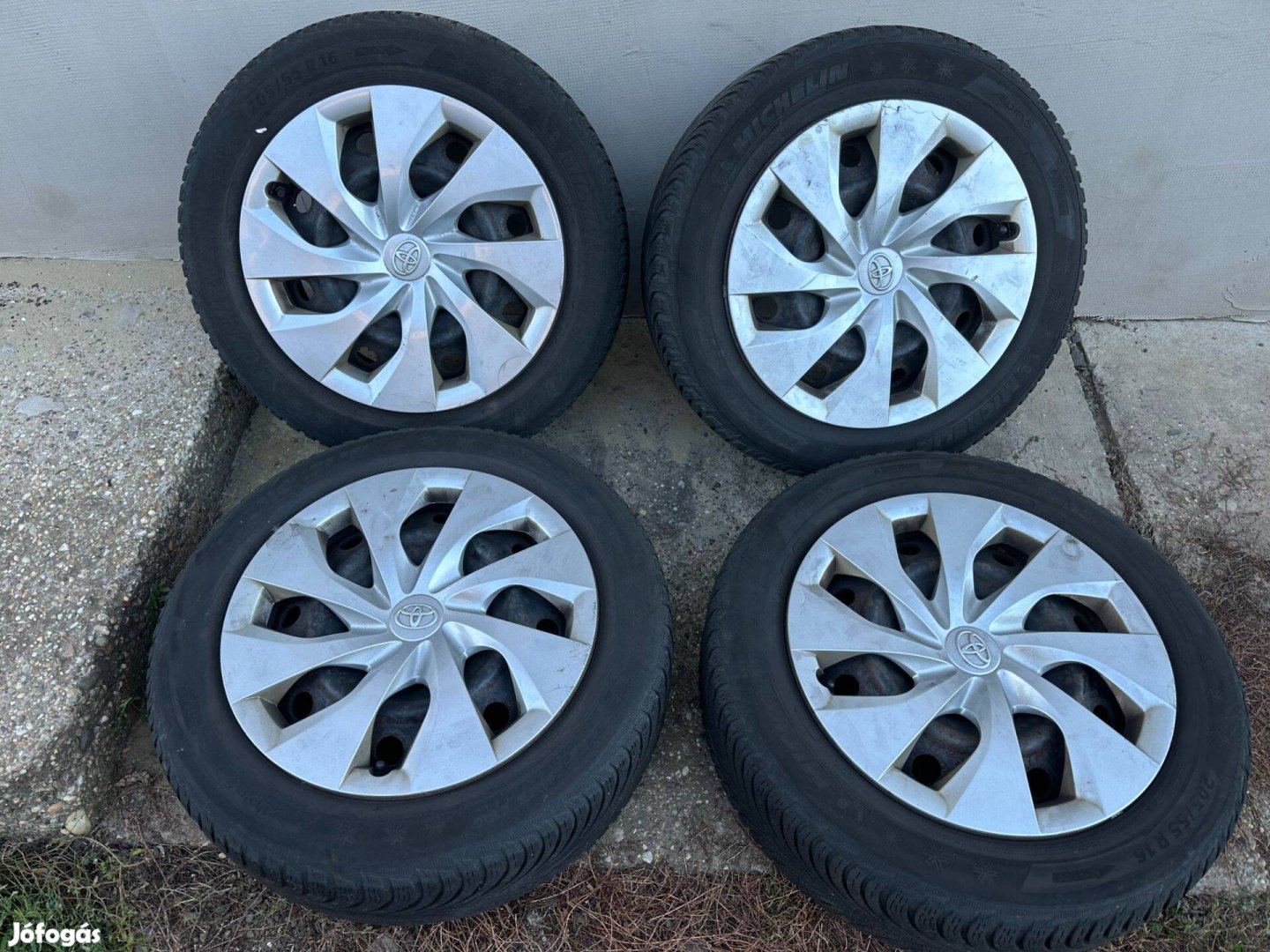 Toyota Auris, Avensis, Verso -hoz gyári 16-os lemezfelni szett eladó