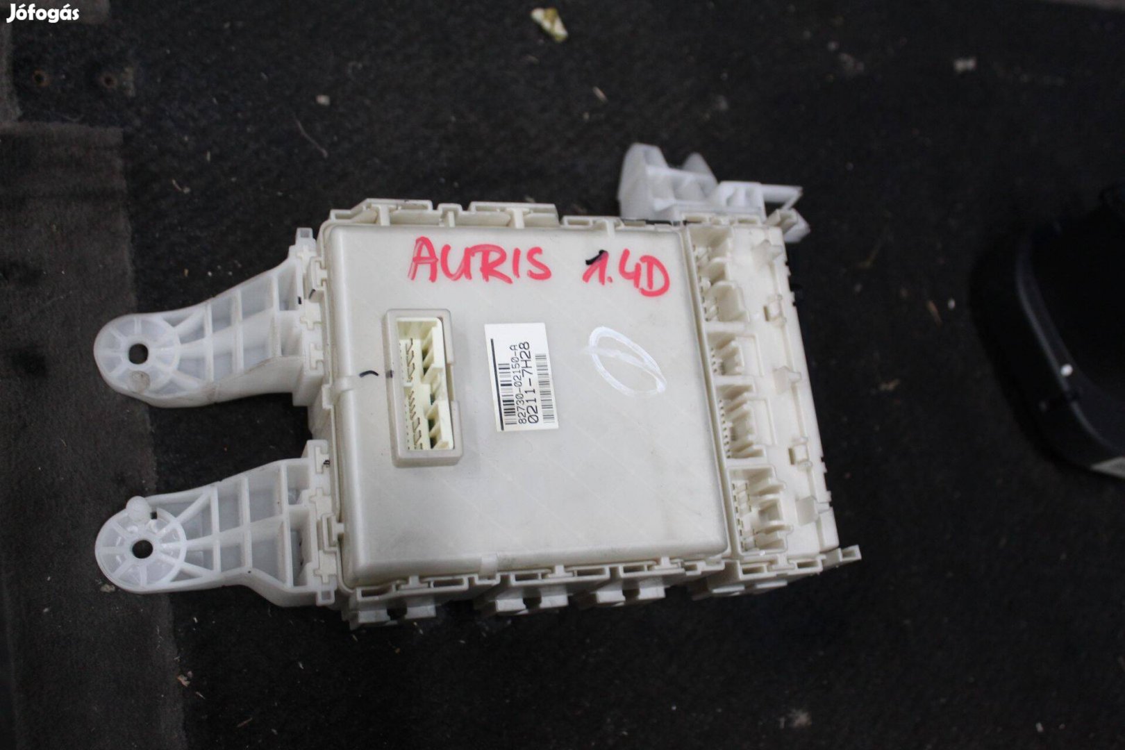 Toyota Auris (E150) 2008 biztosítéktábla relékkel 82730-02150-A