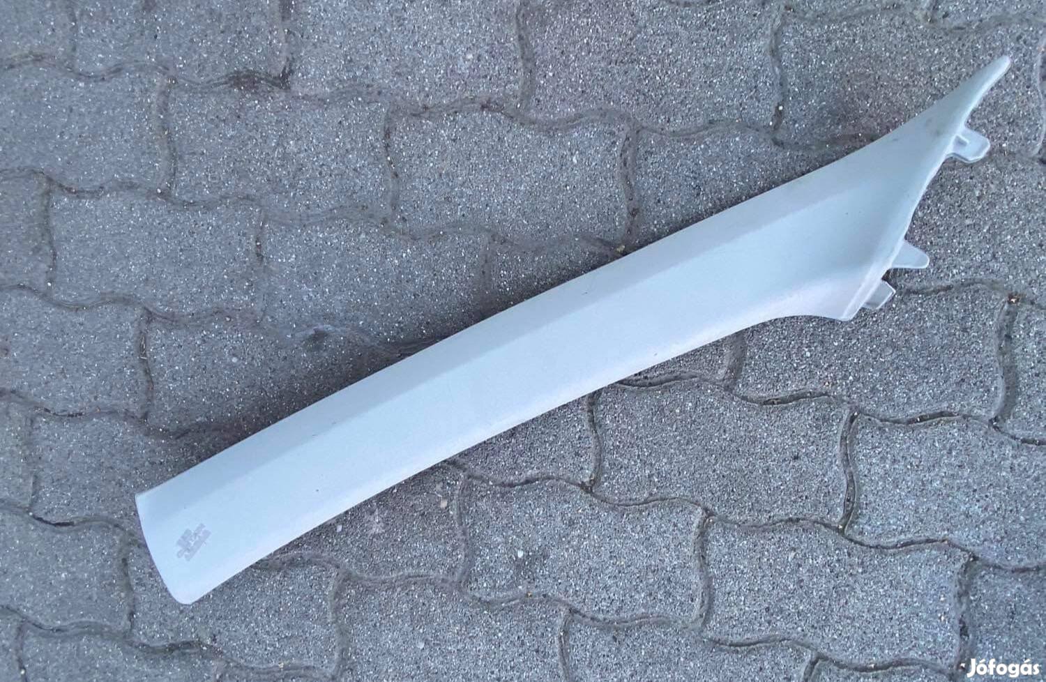 Toyota Auris bal oszlopboritás