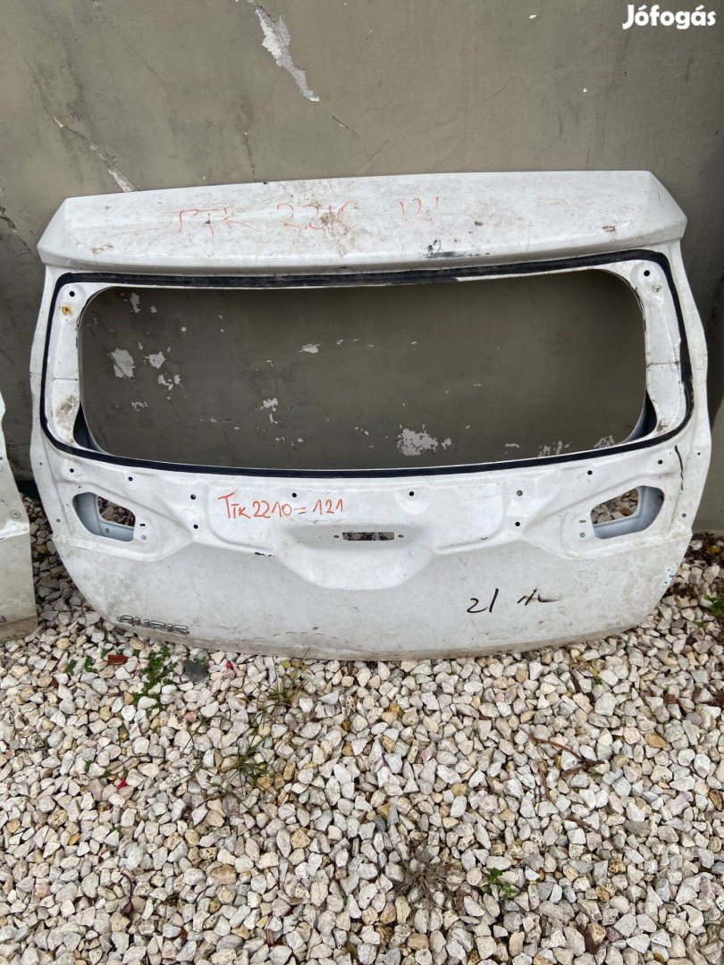 Toyota Auris csomagtérajtó