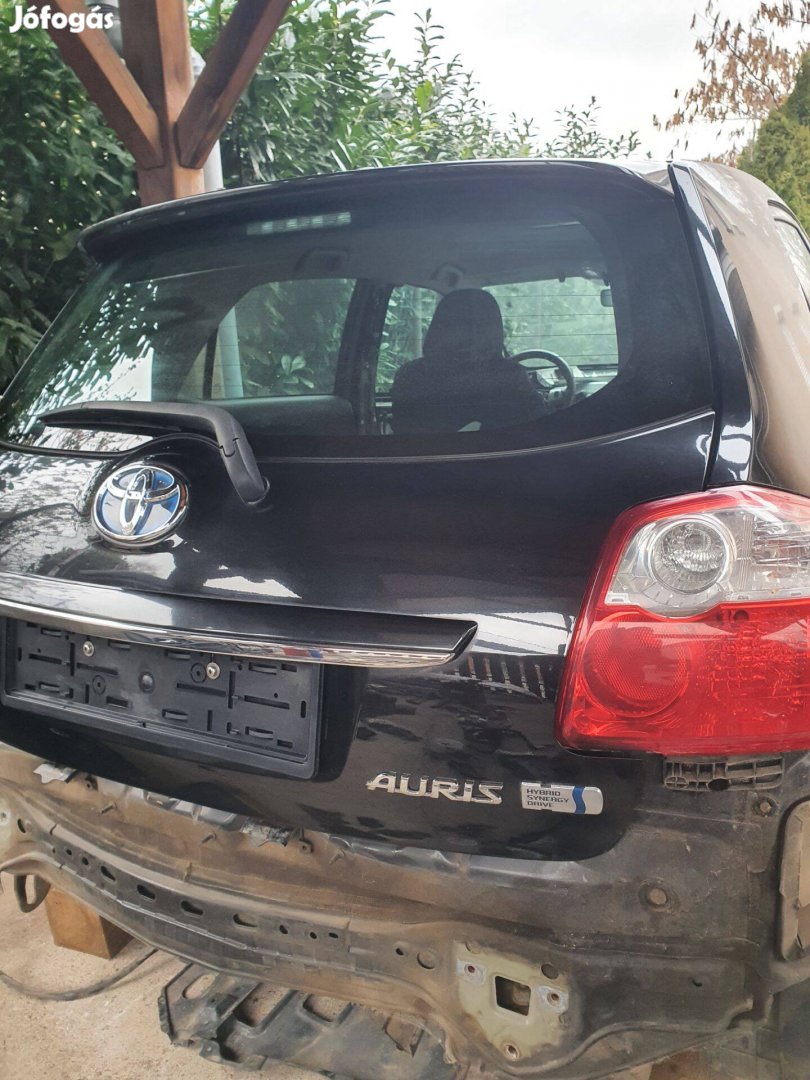 Toyota Auris csomagtérajtó