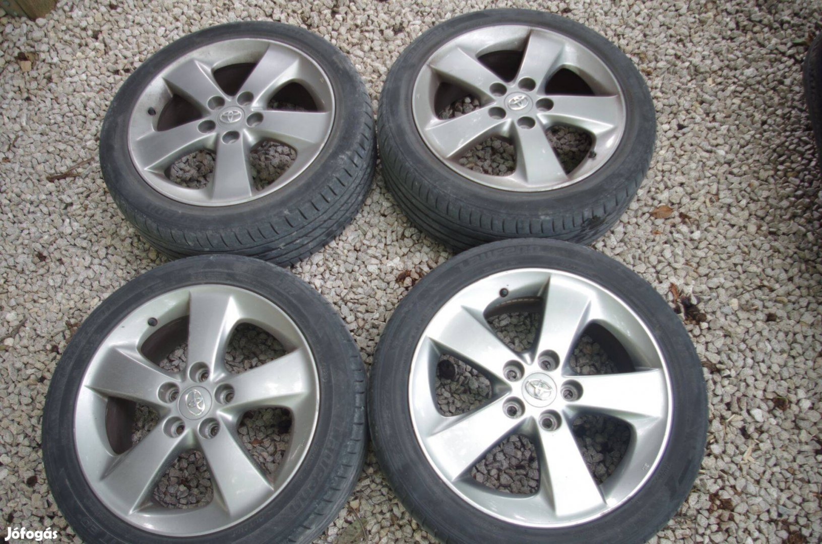 Toyota Auris gyári alufelni szép állapotban17" eladó