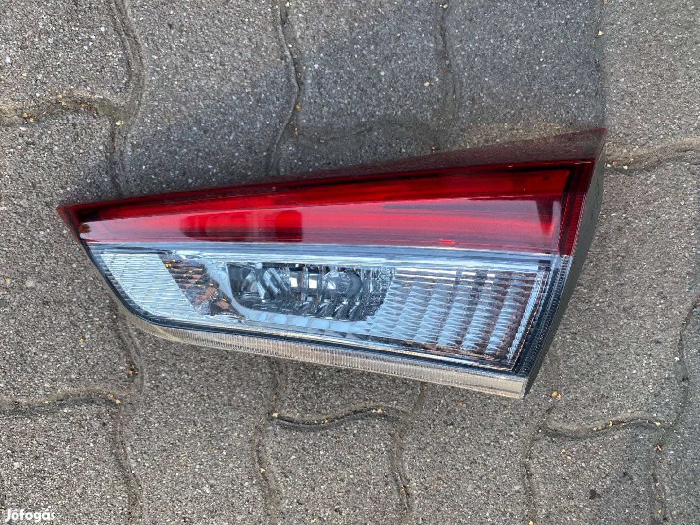 Toyota Auris kombi 2016 bal hátsó lámpa