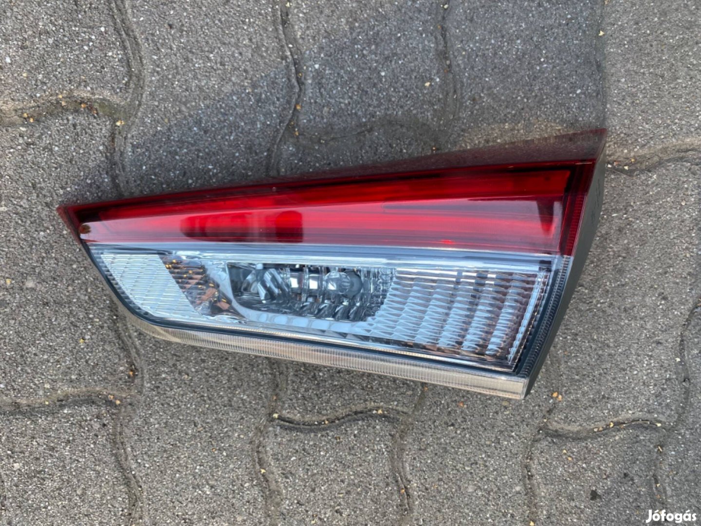 Toyota Auris kombi 2016 bal hátsó lámpa