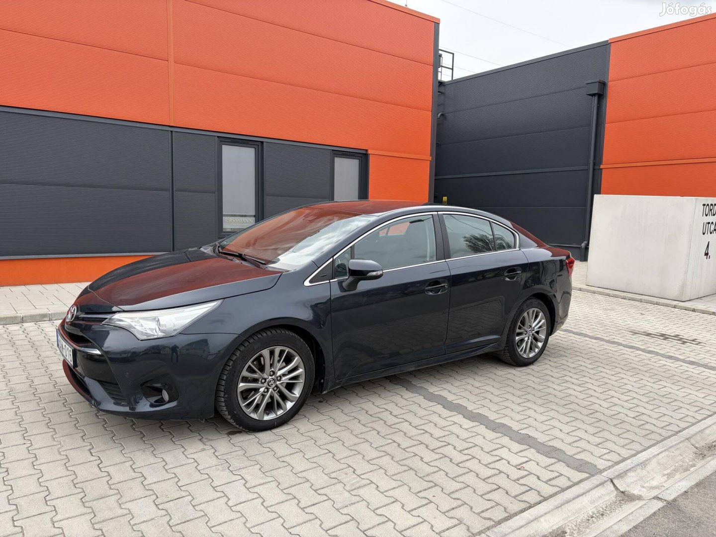 Toyota Avensis 2.0 D-4D Executive Vezetett szer