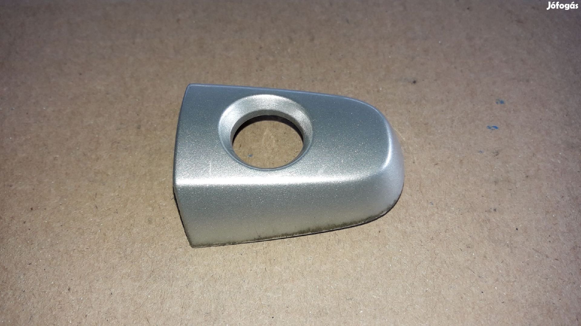 Toyota Avensis Bal Ajtó Zárbetét Takaró