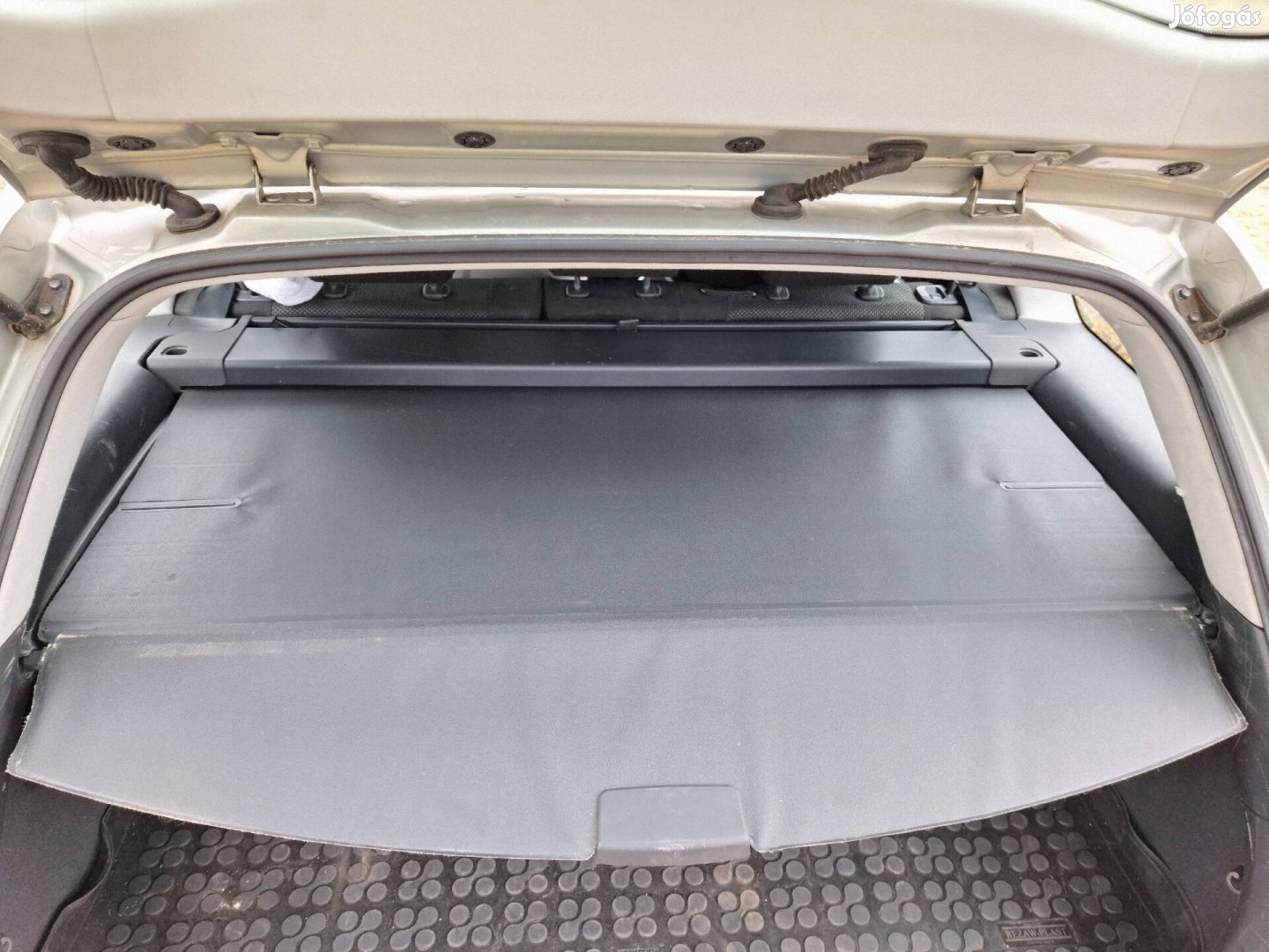 Toyota Avensis Csomagtér takaró roló