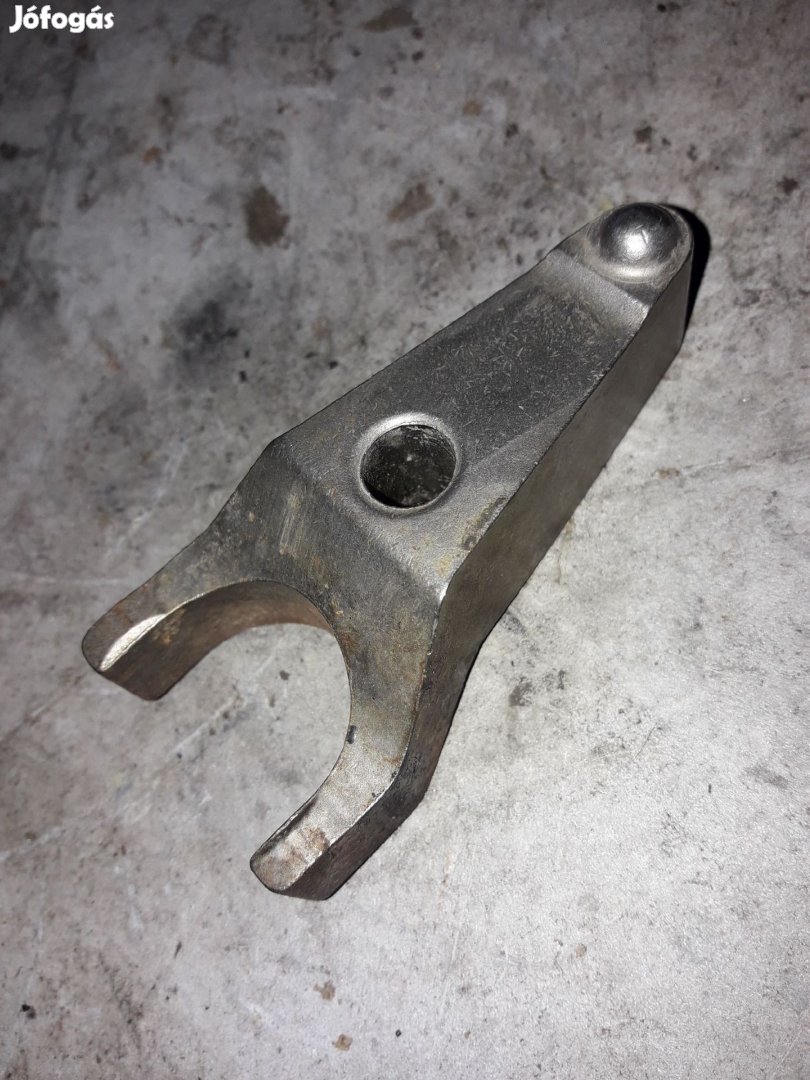 Toyota Avensis Porlasztó Leszorító