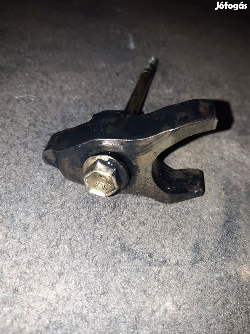 Toyota Avensis Porlasztó Leszorító