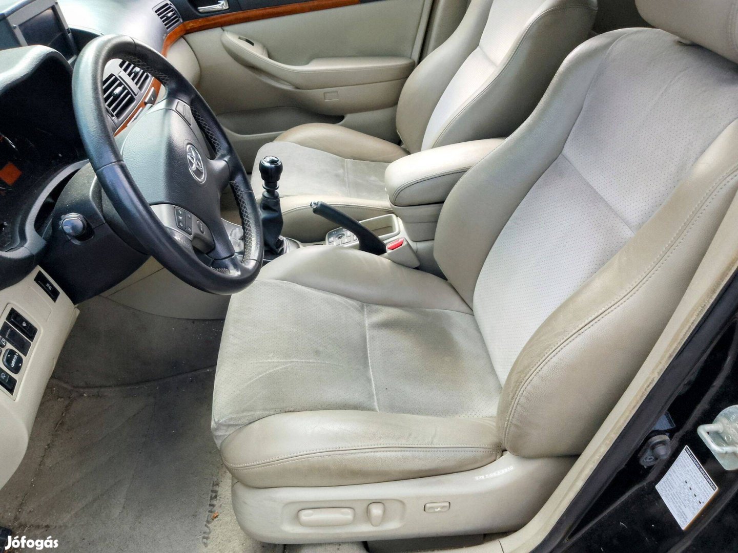 Toyota Avensis T25 kombi vaj bézs elektromos fűthető bőr ülés szett