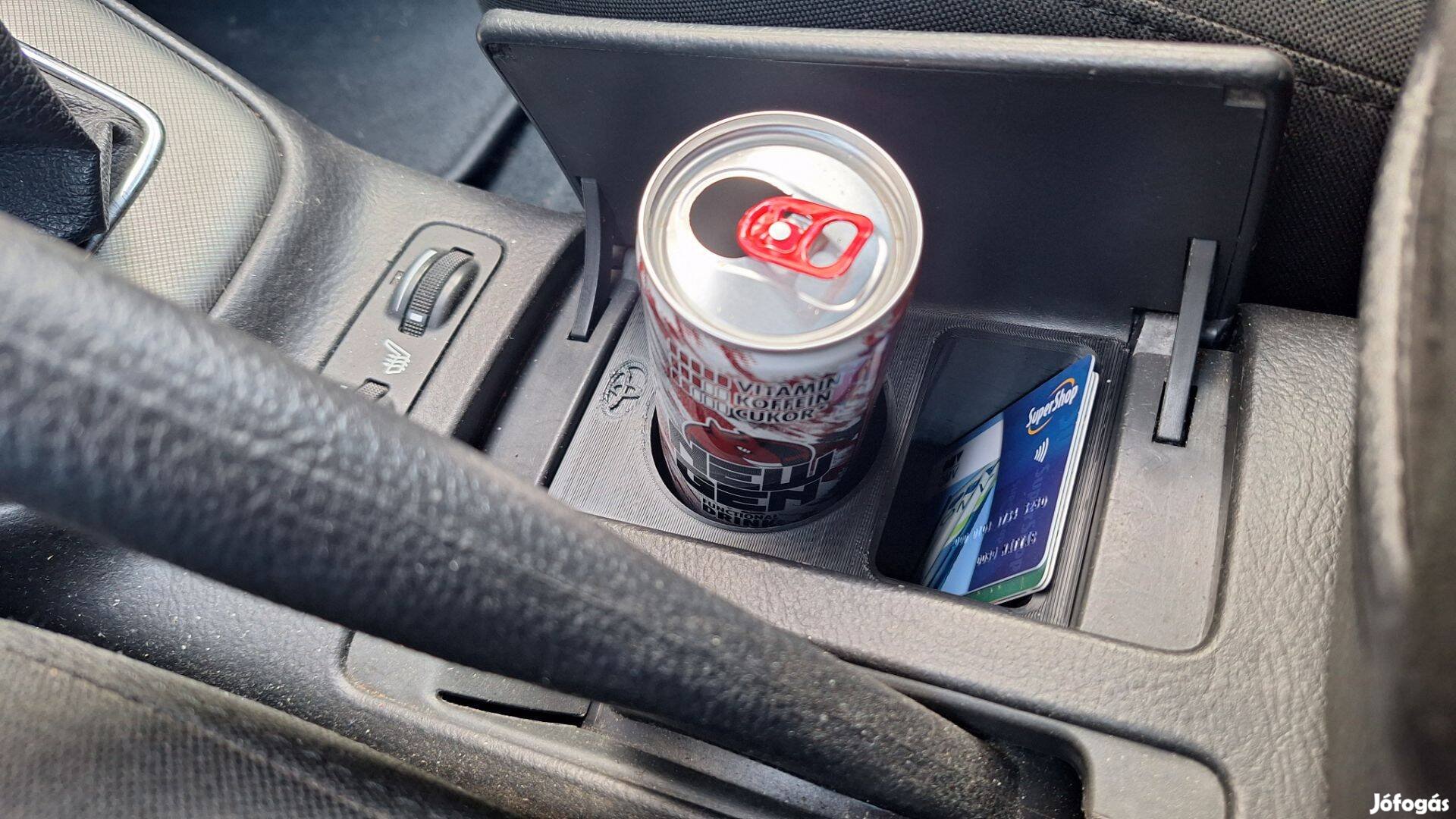 Toyota Avensis T25 tárolóba Toyota logo-s üdítősdoboz-tartó