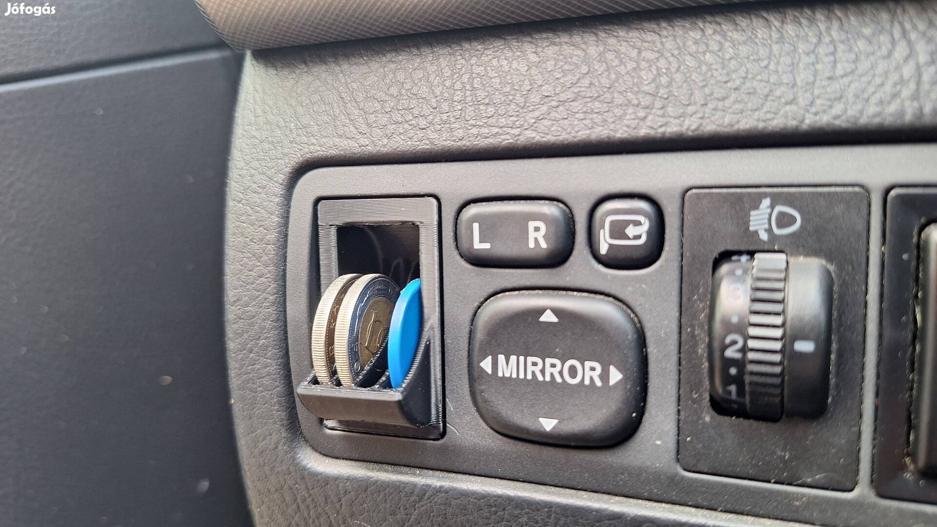 Toyota Avensis T25 vakgomb helyére beépíthető pénzérme tartó