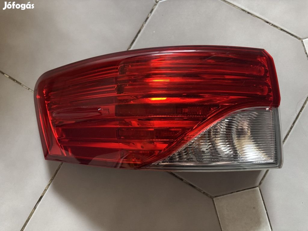 Toyota Avensis T27 Kombi bal hátsó lámpa 8156005290