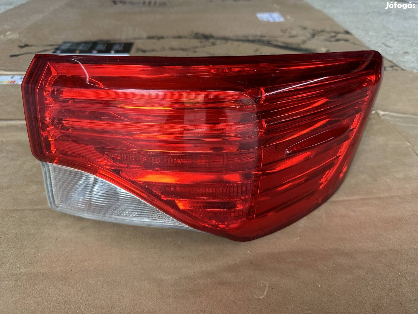 Toyota Avensis T27 Sedan jobb hátsó lámpa