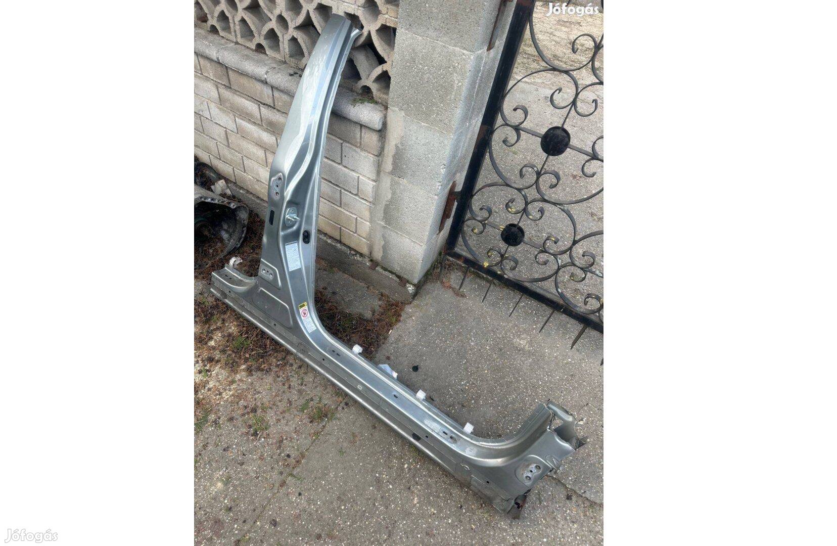 Toyota Avensis T27 küszöb lemez jobbos balos 2011-es