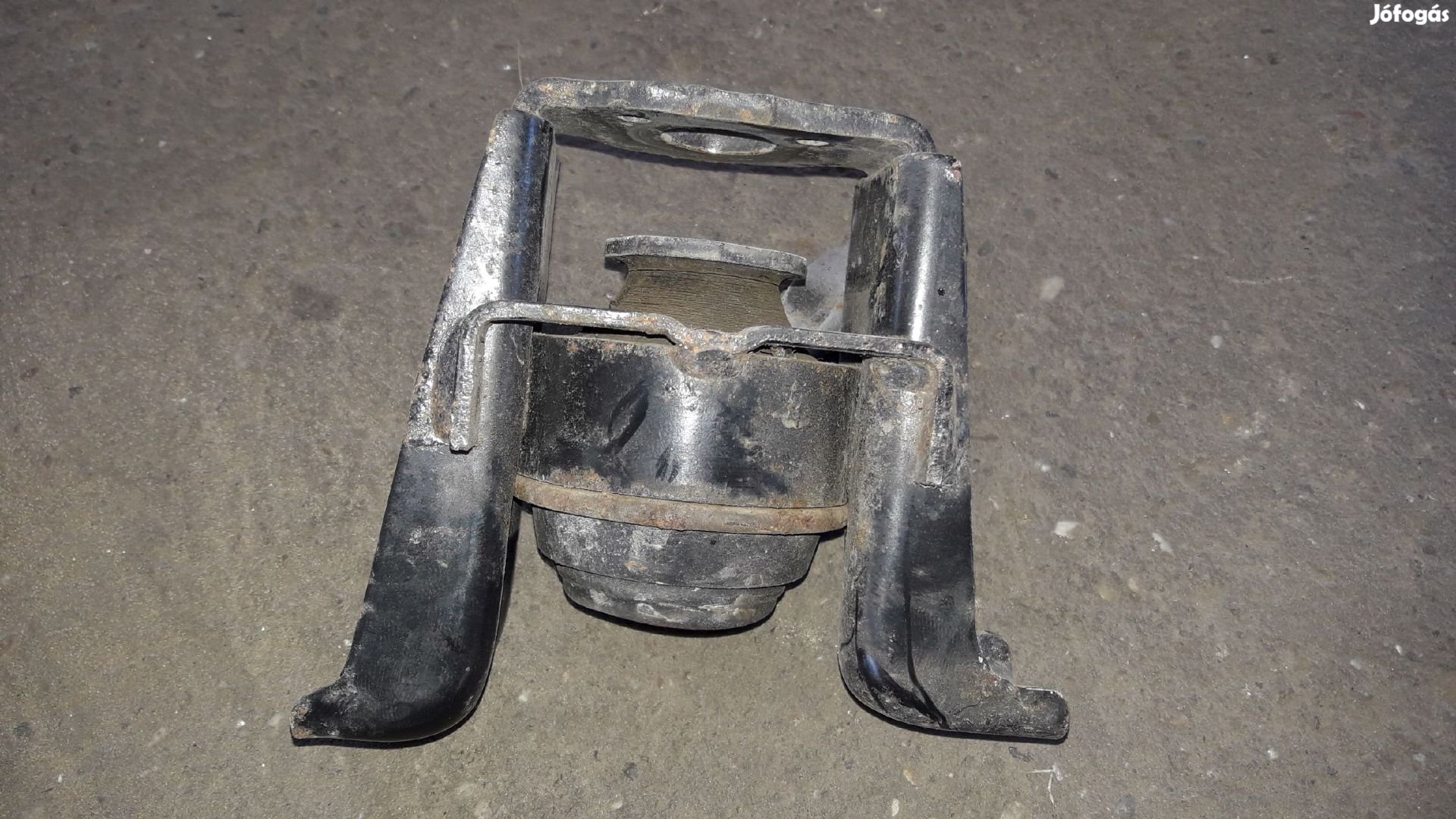 Toyota Avensis Tartó Bak