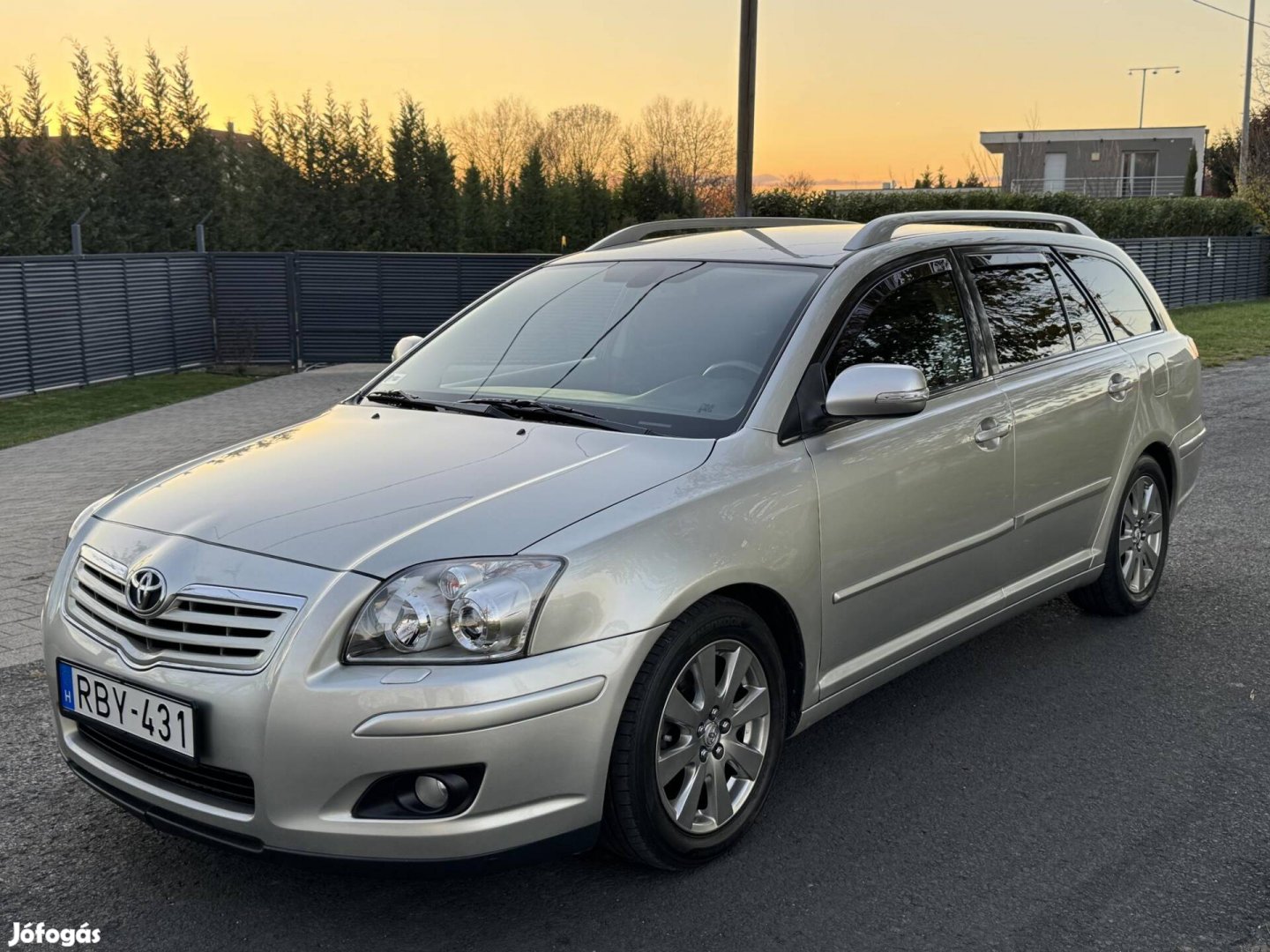 Toyota Avensis Wagon 1.8 Sol Vezetett Szervizkö...