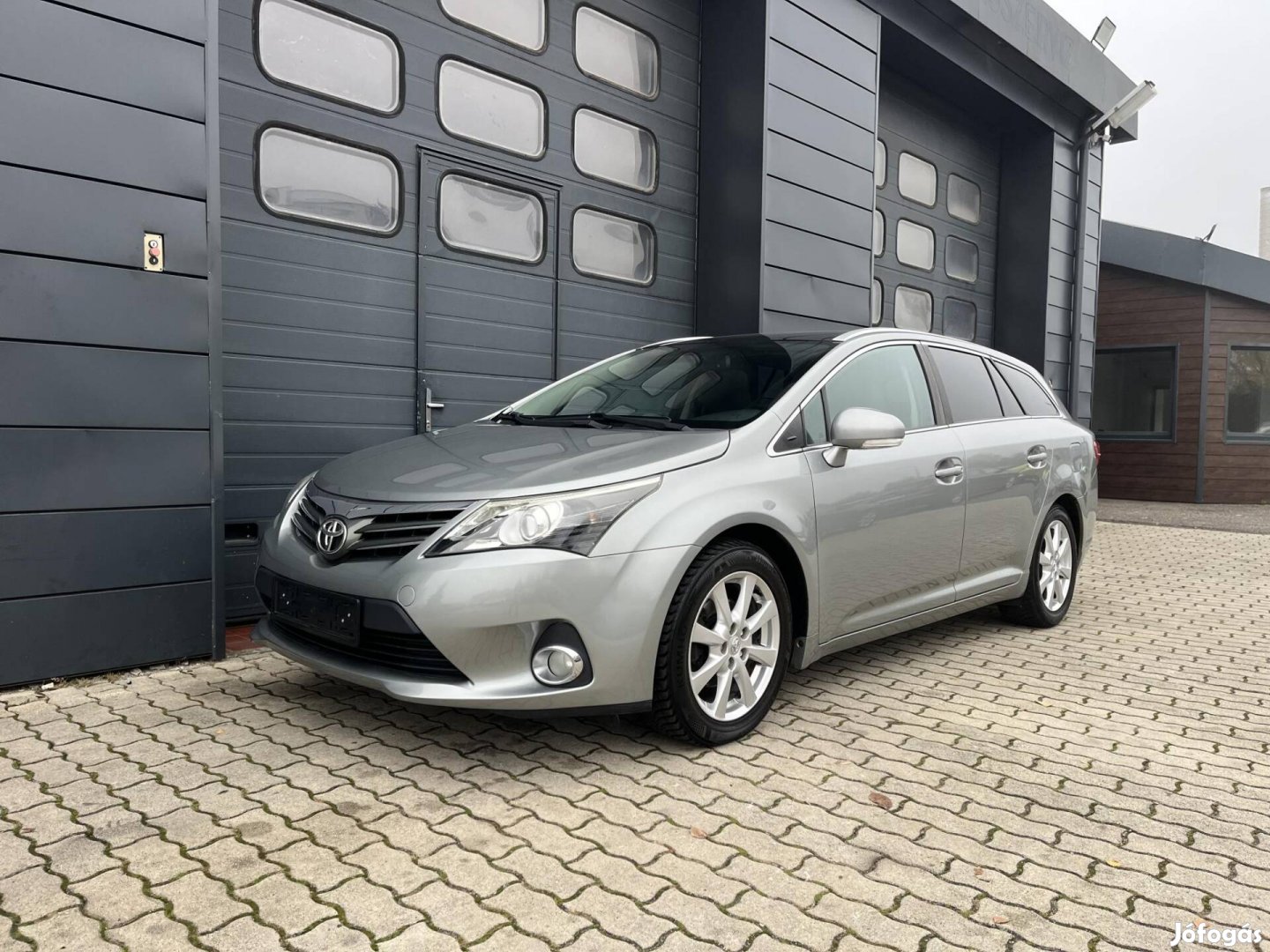 Toyota Avensis Wagon 2.0 D-4D Executive Szerviz...