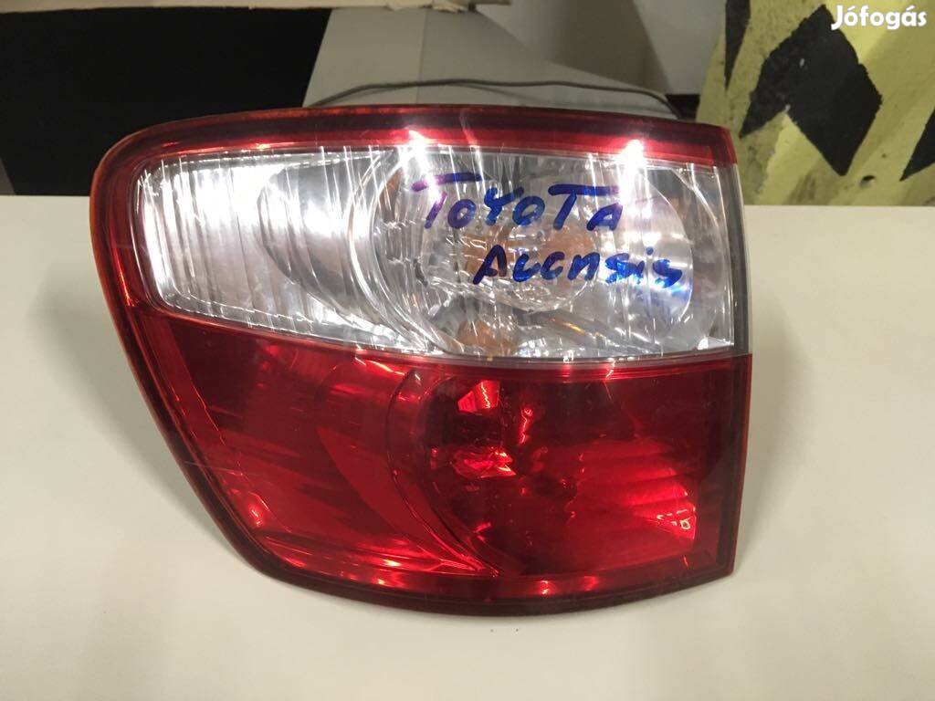Toyota Avensis lámpa
