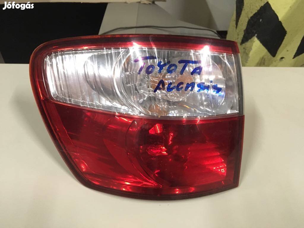 Toyota Avensis lámpa