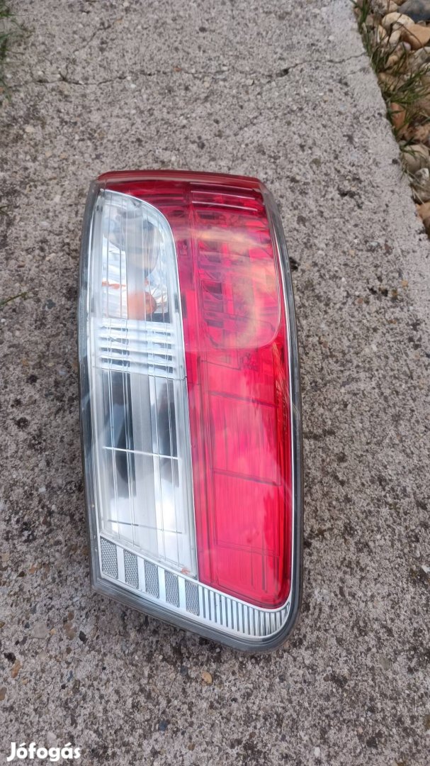 Toyota Avensis t27 kombi hátsó külső lámpa jobb