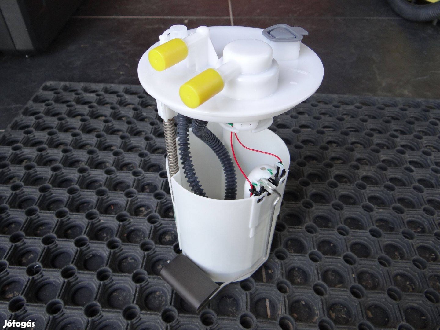 Toyota Avensis üzemanyagszint jelző