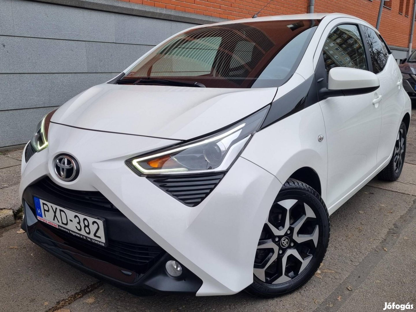 Toyota Aygo 1.0 x-cite + cool&safe + smart /Egy...