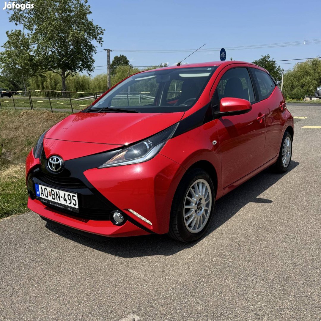 Toyota Aygo 1.0 x-play+TSS Nagy Kijelzővel . Jé...