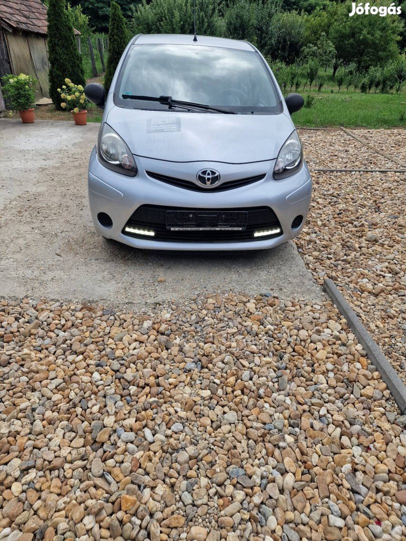Toyota Aygo,2013,benzin,navi,klima