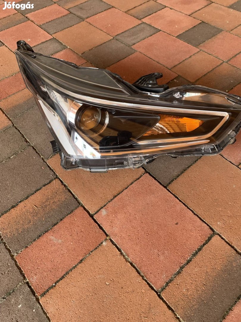 Toyota Aygo 2 LIFT jobb első lámpa