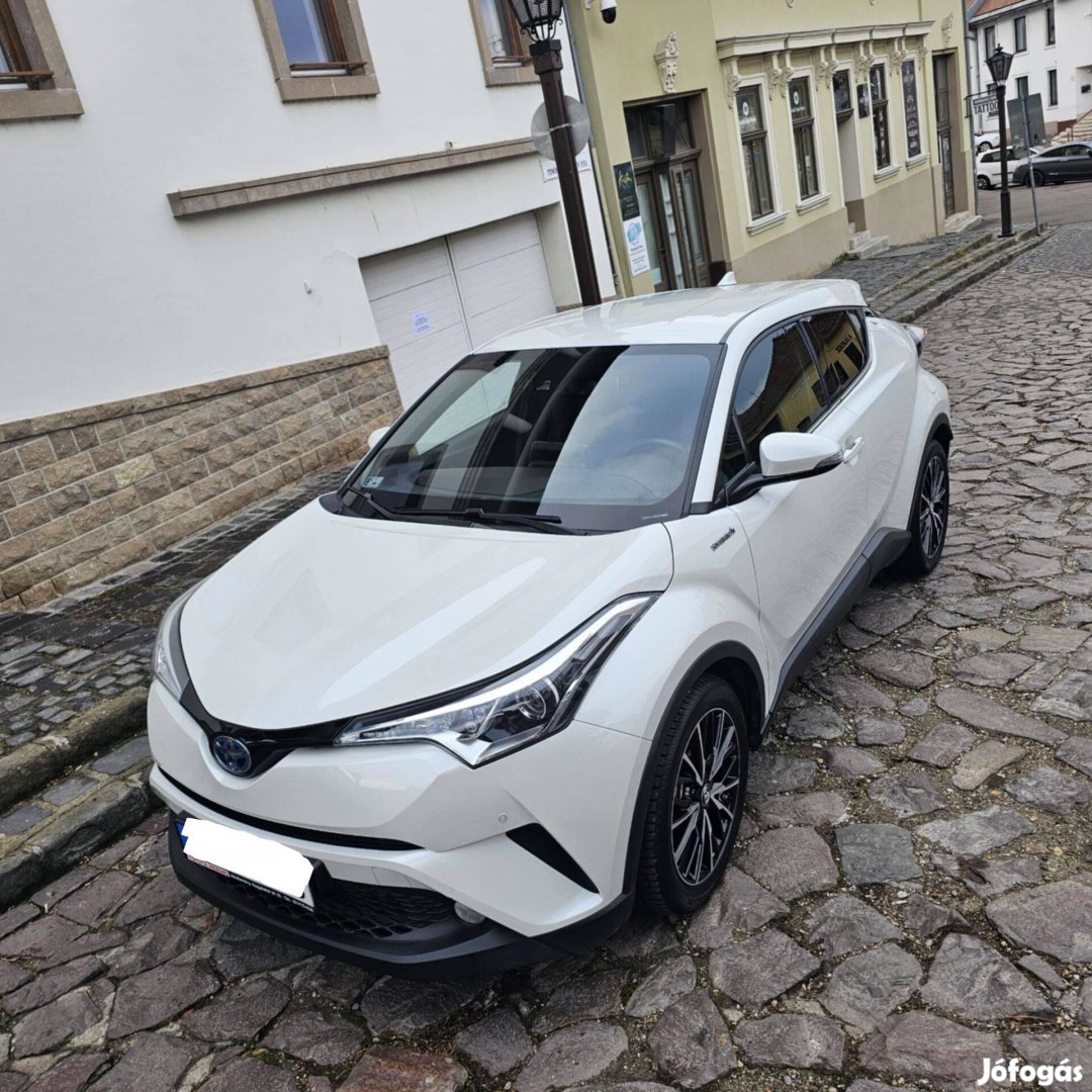 Toyota CHR 1,8 kevés kilométerrel kitűnő állapotban eladó