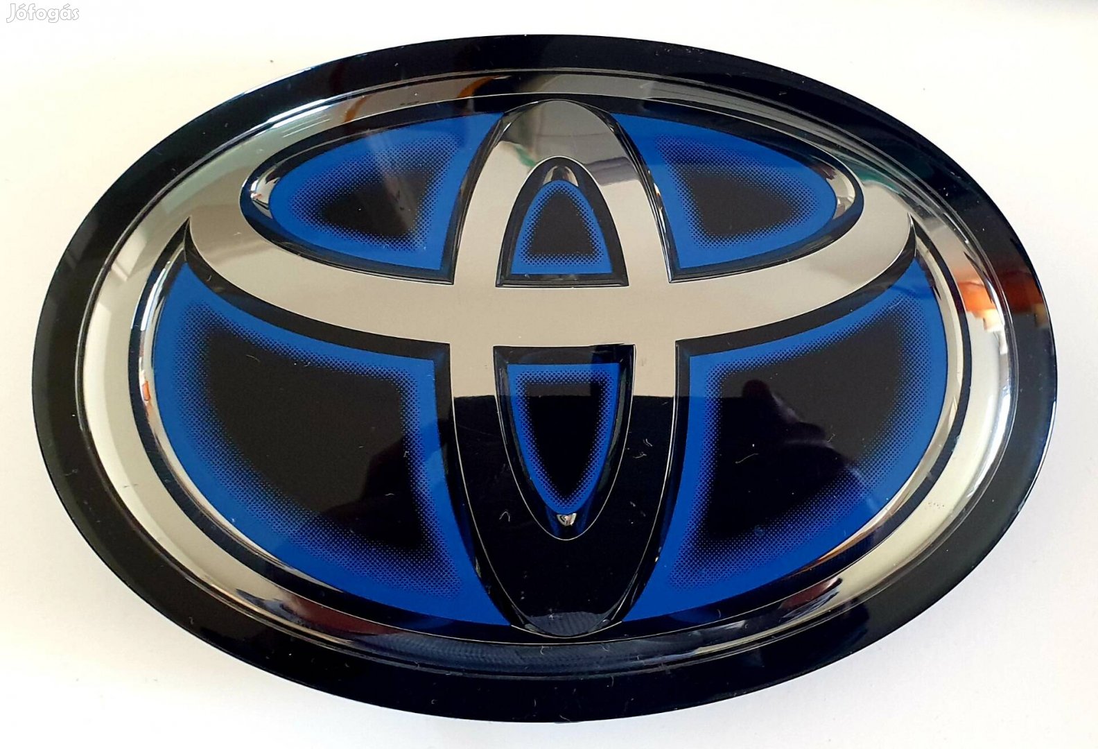Toyota CHR-Hybrid első embléma