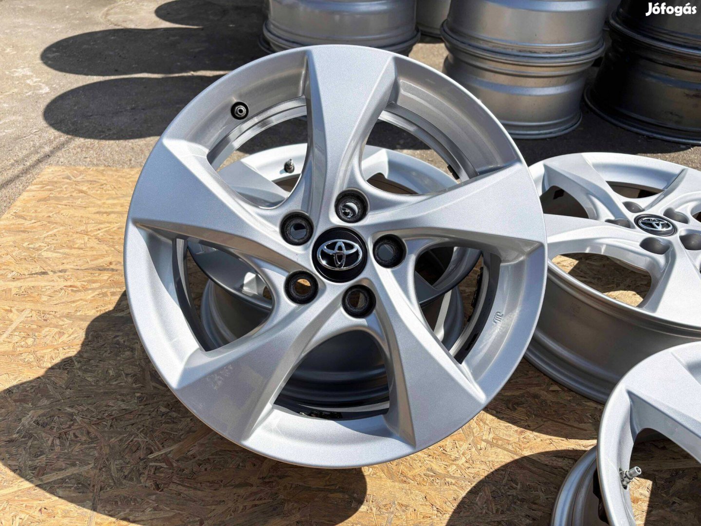 Toyota C-HR 17" 5x114,3 gyári alufelni eladó 17 coll