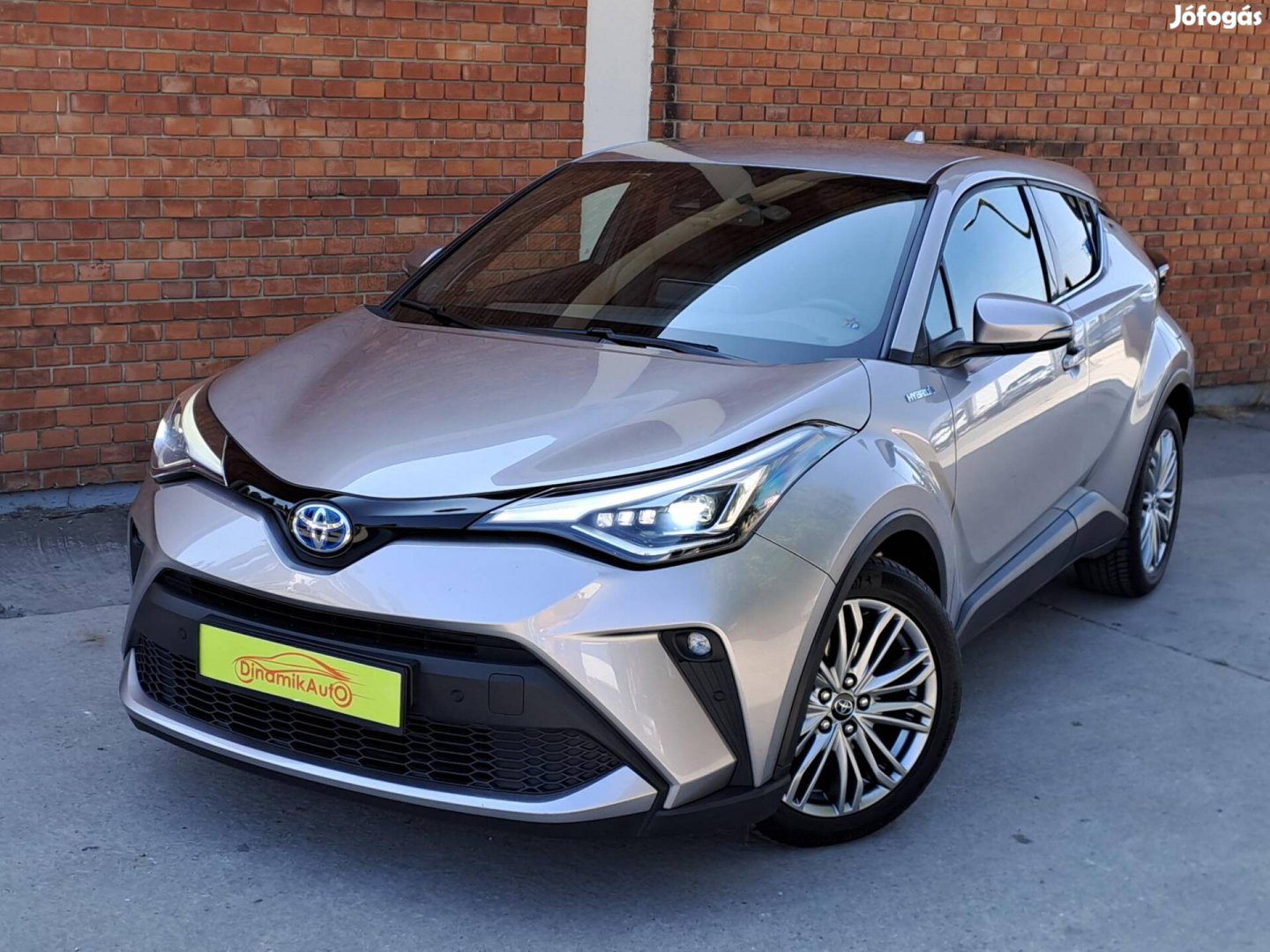 Toyota C-HR 1.8 Hybrid Executive Tech e-CVT Táv...