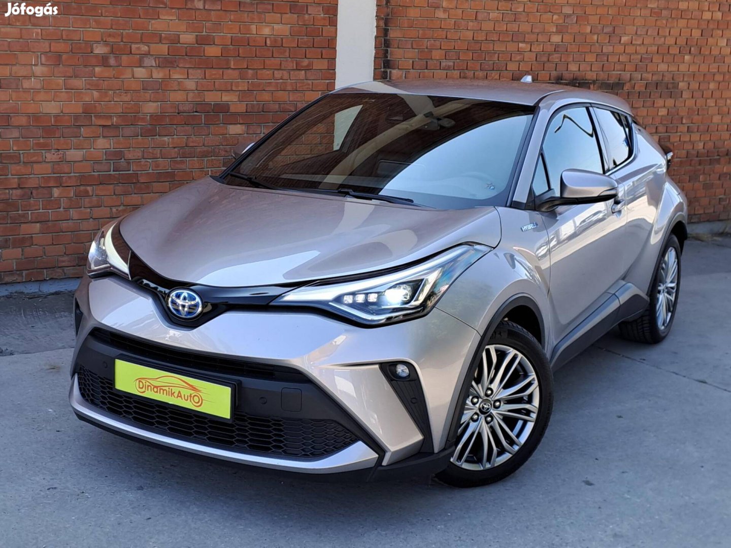 Toyota C-HR 1.8 Hybrid Executive Tech e-CVT Táv...